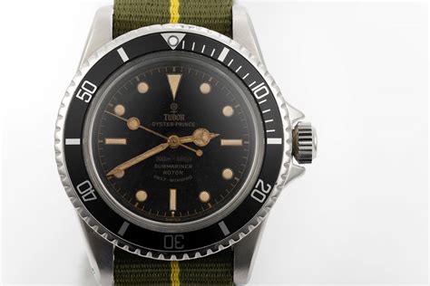 tudor sub 7928 exclamation dot